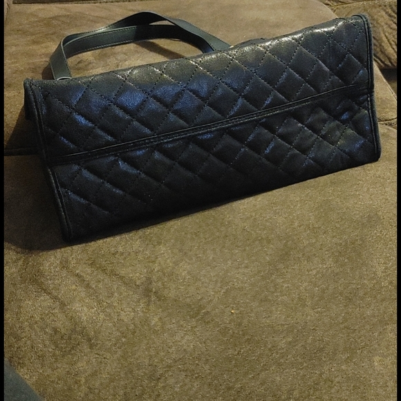 Quilted Tote with Wristlet - Picture 4 of 8
